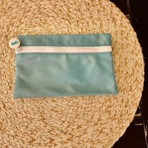 💙 Ipsy Shimmery Blue and White Makeup Bag